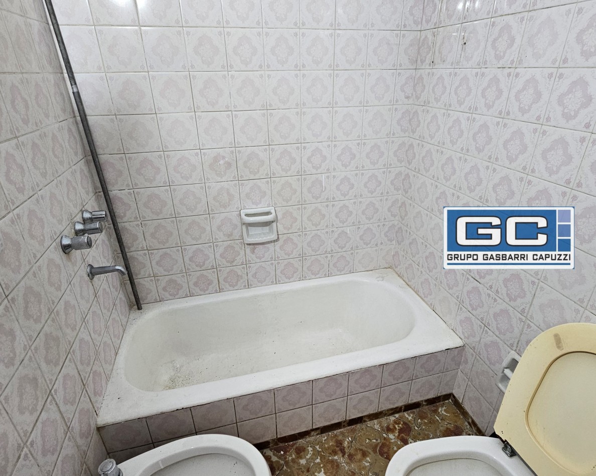 PH En Venta Al Frente Caseros Muy Amplio, Luminoso y Comodo