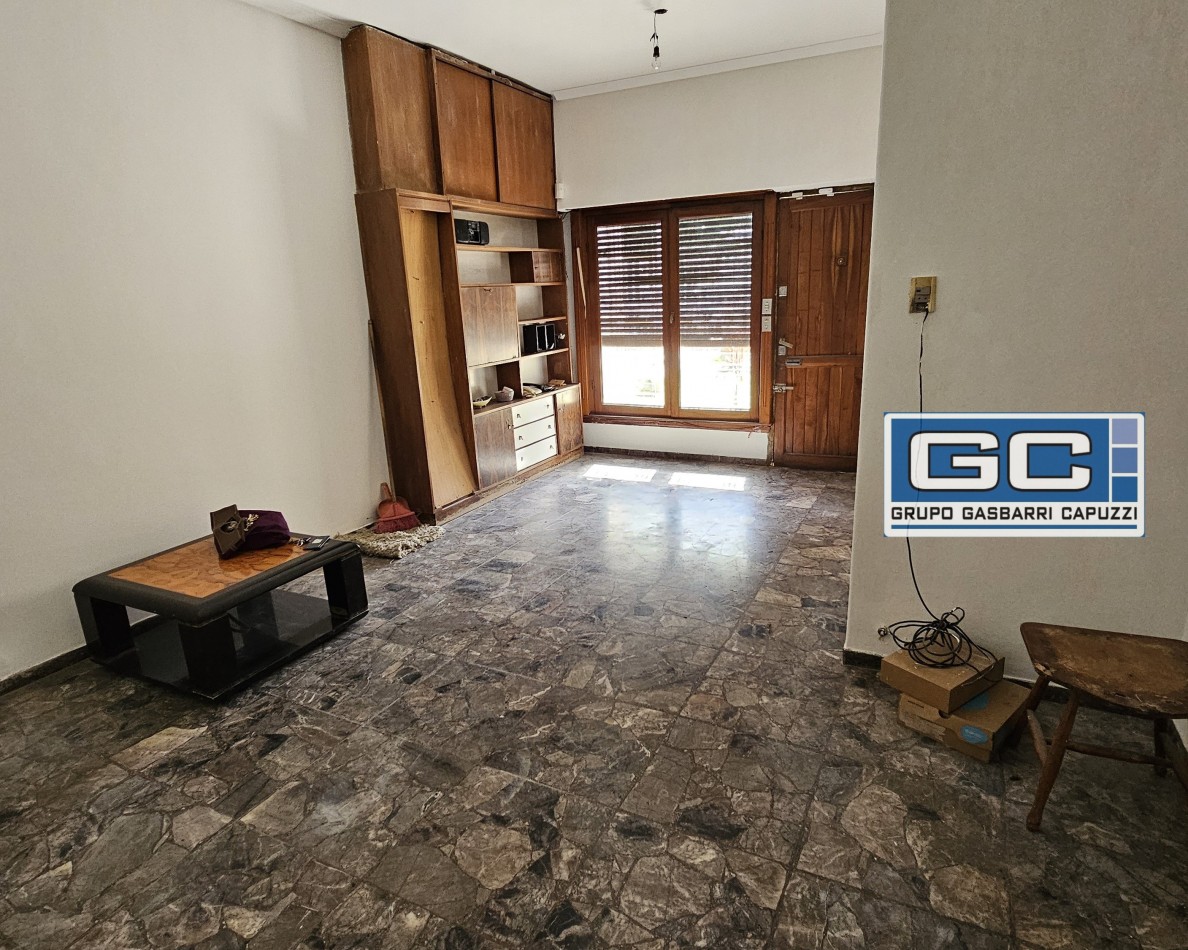 PH En Venta Al Frente Caseros Muy Amplio, Luminoso y Comodo