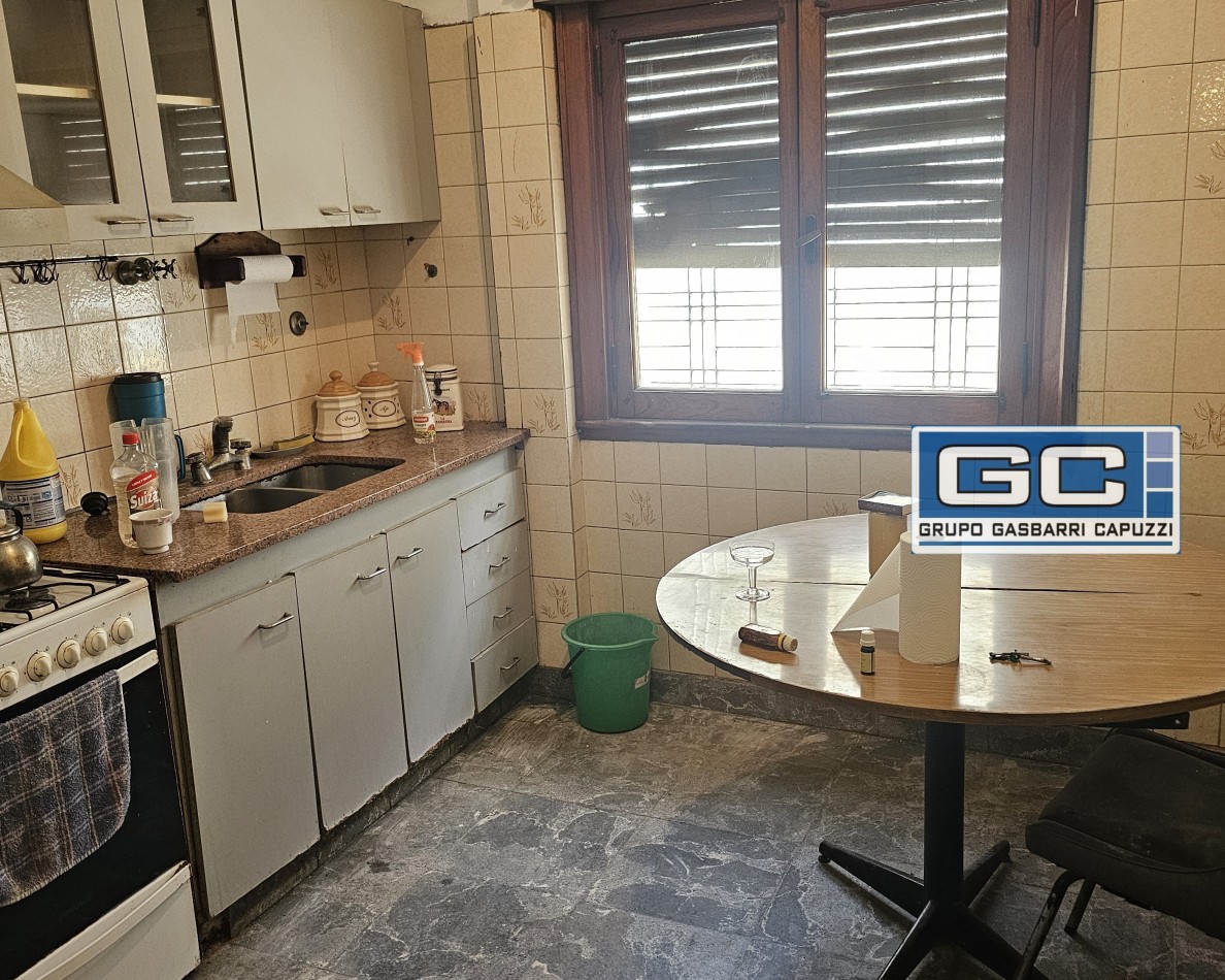 PH En Venta Al Frente Caseros Muy Amplio, Luminoso y Comodo