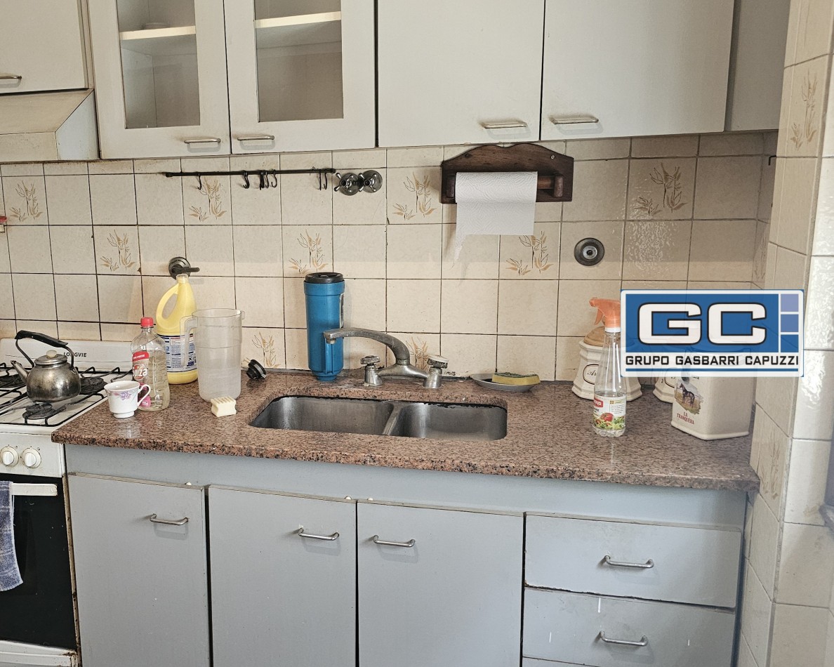 PH En Venta Al Frente Caseros Muy Amplio, Luminoso y Comodo